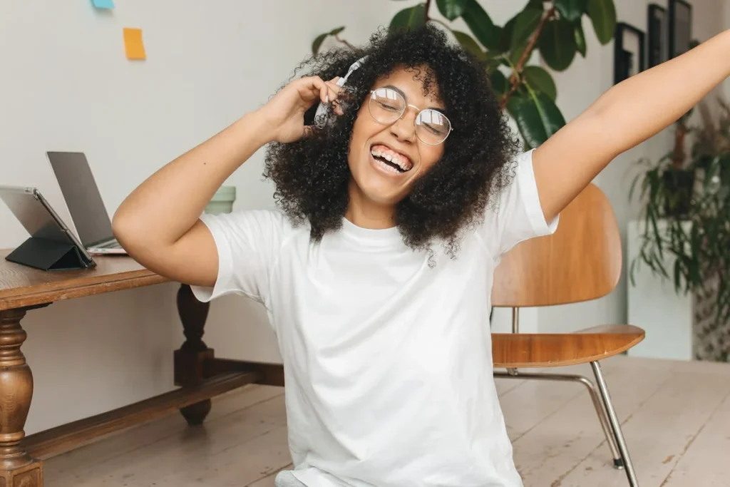 Onde a arte toca, a Vida Floresce.